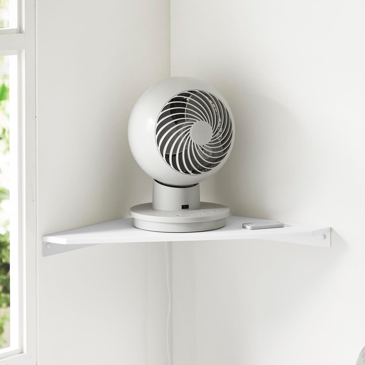 山崎実業 smart ウォールコーナーサーキュレーターラック スマート 石こうボード壁対応 ( 4903208101455 スマートシリーズ コーナーシェルフ 石こうボード壁 サーキュレーターラック シェルフ ピン 角 ウォールシェルフ 壁掛け ) 【ホワイト】 ホワイト