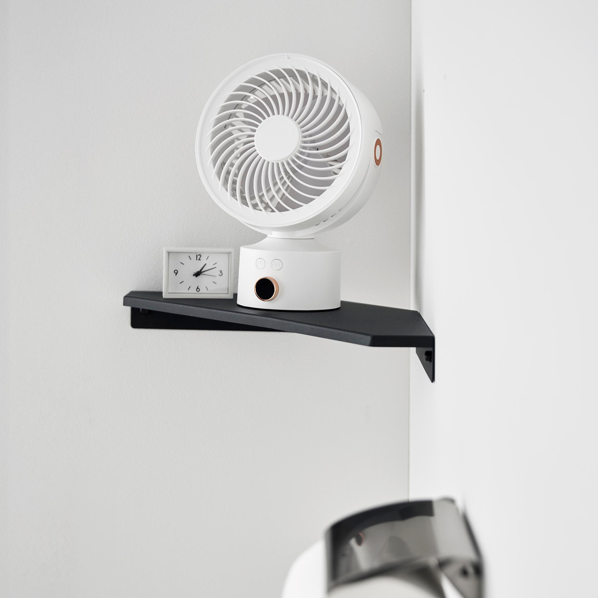 山崎実業 smart ウォールコーナーサーキュレーターラック スマート S 石こうボード壁対応 ( 4903208101479 スマートシリーズ コーナーシェルフ 石こうボード壁 サーキュレーターラック シェルフ ピン 角 ウォールシェルフ 壁掛け ) 【ブラック】 ブラック