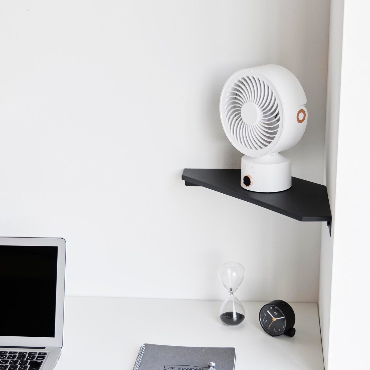 山崎実業 smart ウォールコーナーサーキュレーターラック スマート S 石こうボード壁対応 ( 4903208101479 スマートシリーズ コーナーシェルフ 石こうボード壁 サーキュレーターラック シェルフ ピン 角 ウォールシェルフ 壁掛け ) 【ブラック】 ブラック