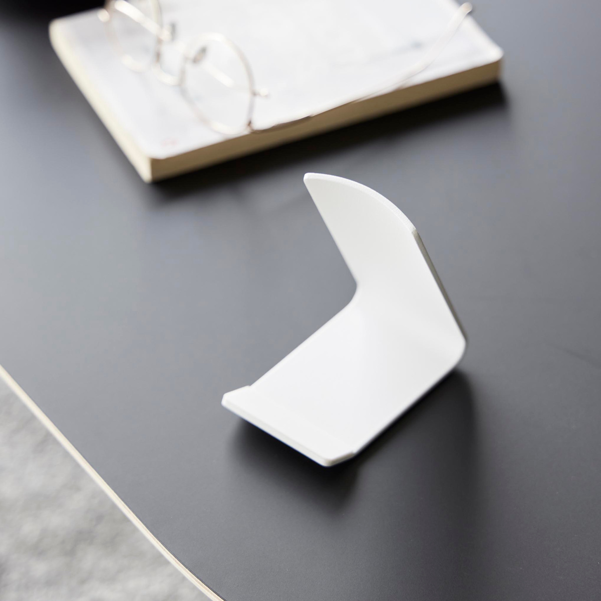 山崎実業 tower リモコンスタンド タワー ( 4903208100908 タワーシリーズ リモコン スタンド スマホスタンド 収納 スチール製 リモコン立て シンプル ディスプレイ ディスプレイ収納 ) 【ホワイト】 ホワイト