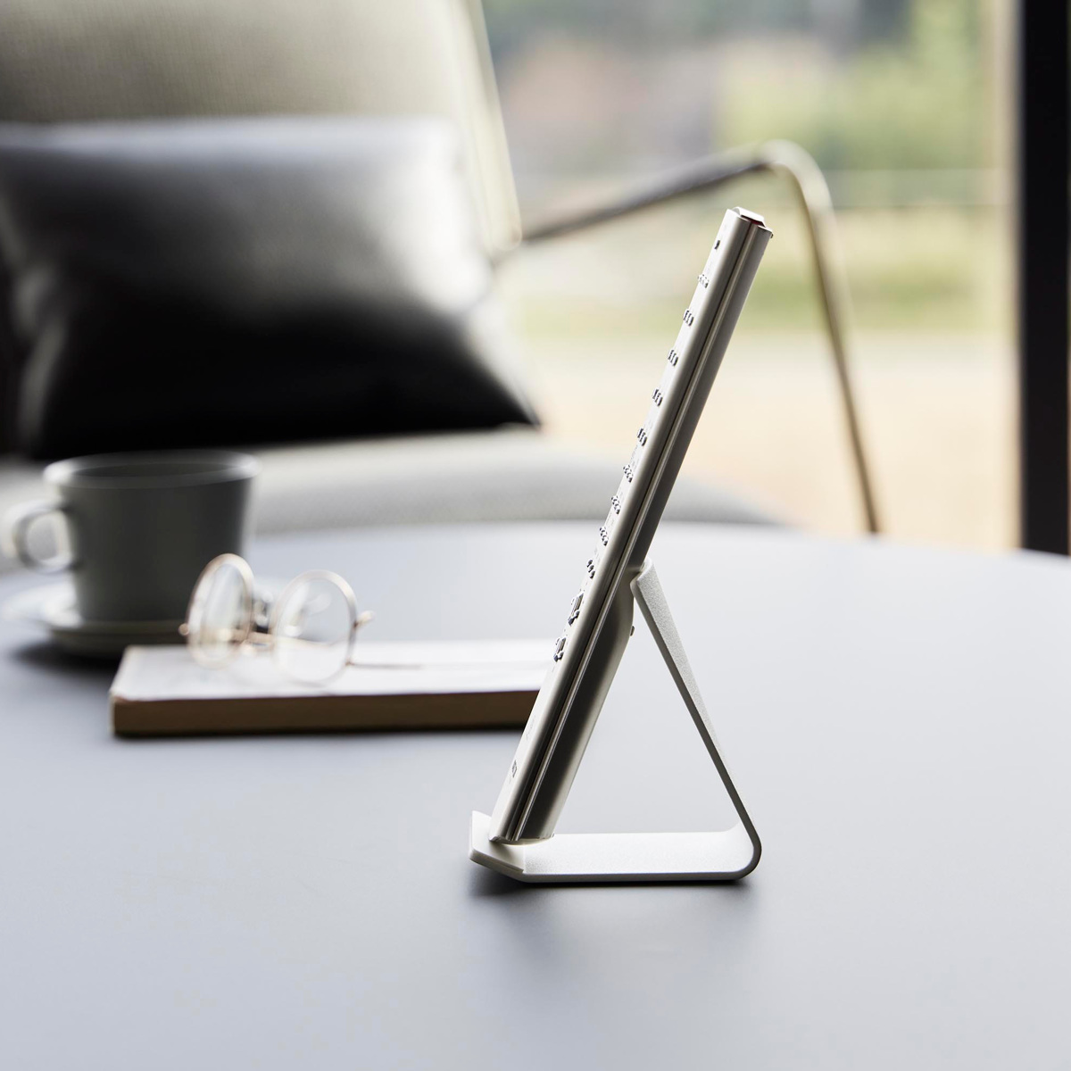 山崎実業 tower リモコンスタンド タワー ( 4903208100908 タワーシリーズ リモコン スタンド スマホスタンド 収納 スチール製 リモコン立て シンプル ディスプレイ ディスプレイ収納 ) 【ホワイト】 ホワイト