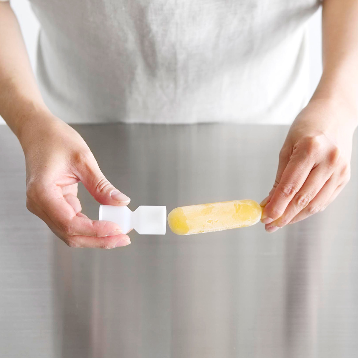 山崎実業 tower シリコーン折るポリジュースアイスカバー タワー 2色セット ホワイト&ブラック ( 4903208101639 タワーシリーズ 折るポリジュース 食洗機対応 シリコーン アイスカバー 2色 ホワイトとブラック セット 2色入り )