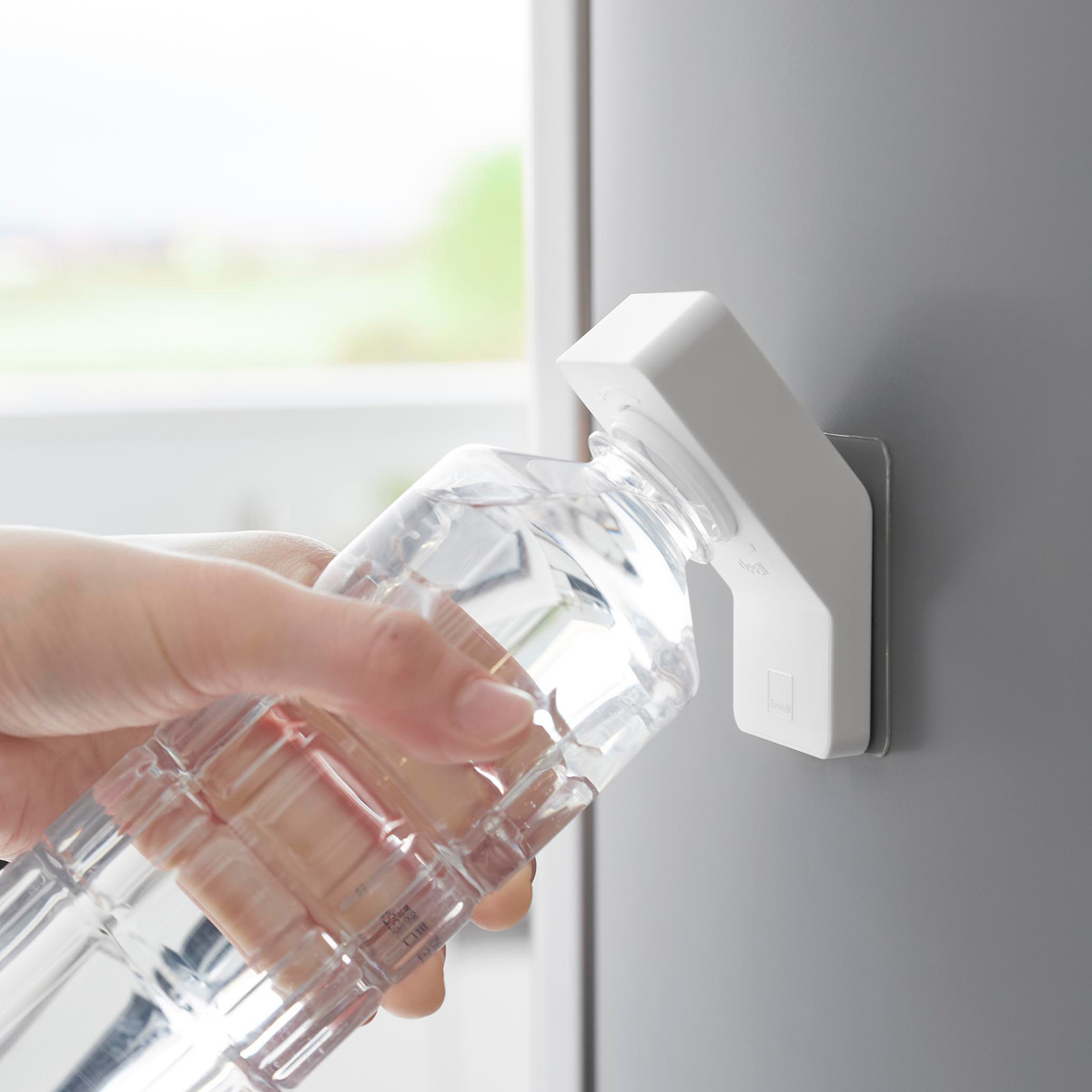 山崎実業 tower フィルムフックキャップオープナー タワー ( 4903208101998 タワーシリーズ キャップオープナー オープナー フィルムフック 貼ってはがせる ペットボトル ペットボトルキャップ フタ開け フック キャップ ) 【ブラック】 ブラック