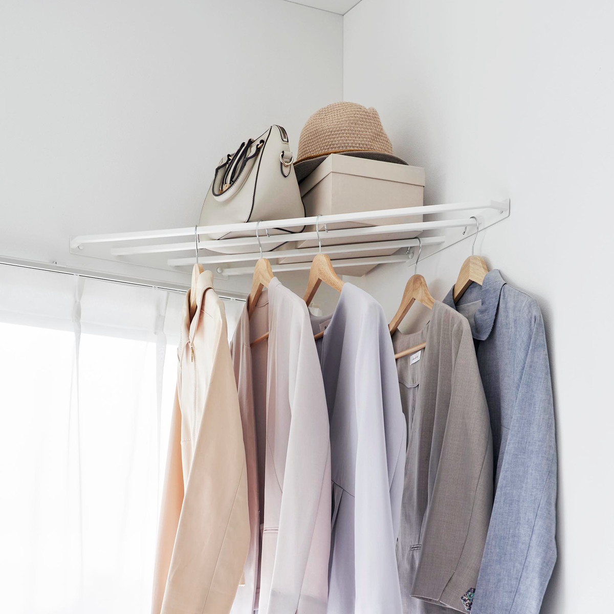 山崎実業 tower コーナーハンガーラック タワー 石こうボード壁対応 ( 4903208100175 タワーシリーズ コーナー ハンガーラック 石こうボード壁 棚 室内物干し シェルフ コーナーシェルフ 角 ディスプレイ ) 【ホワイト】 ホワイト