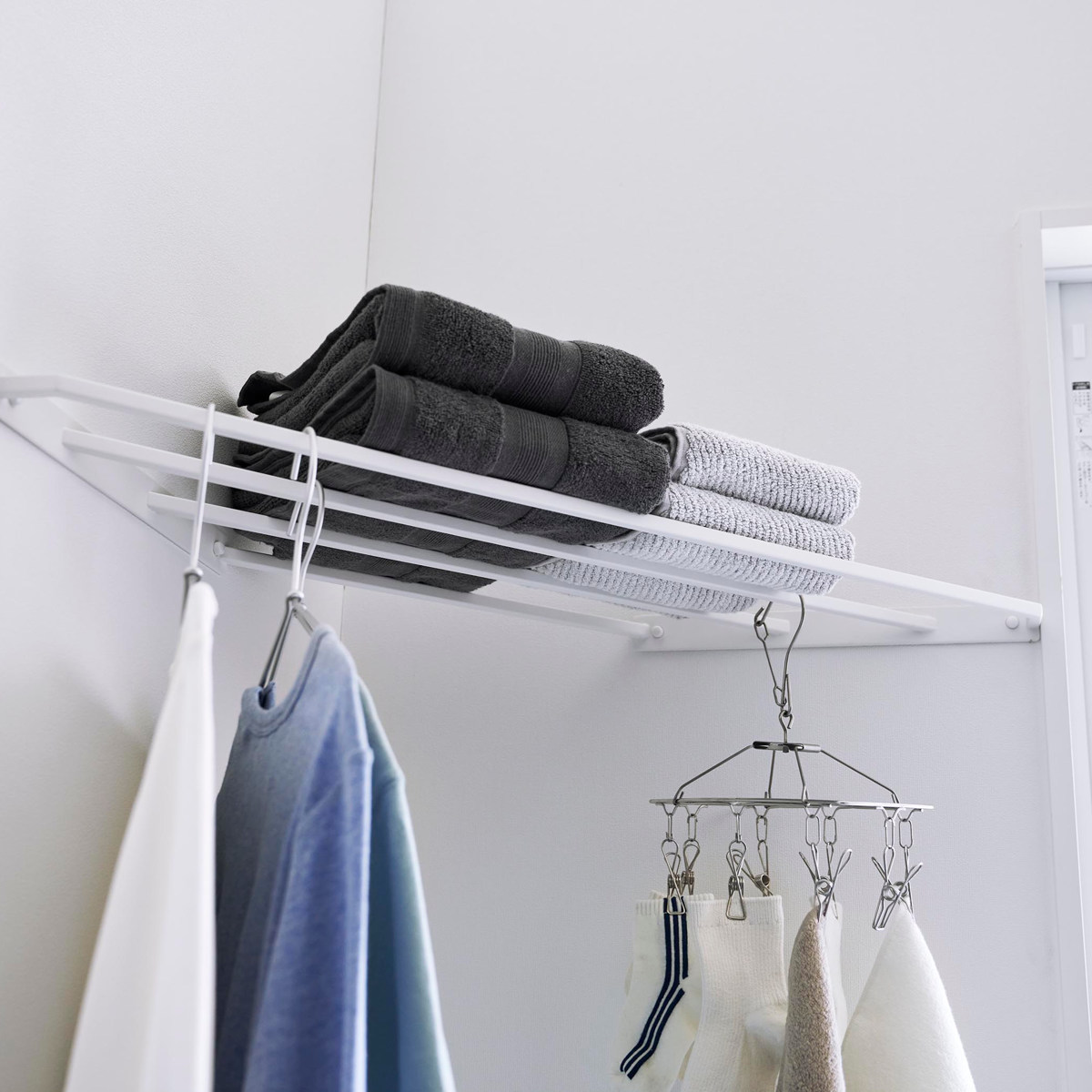 山崎実業 tower コーナーハンガーラック タワー 石こうボード壁対応 ( 4903208100175 タワーシリーズ コーナー ハンガーラック 石こうボード壁 棚 室内物干し シェルフ コーナーシェルフ 角 ディスプレイ ) 【ホワイト】 ホワイト