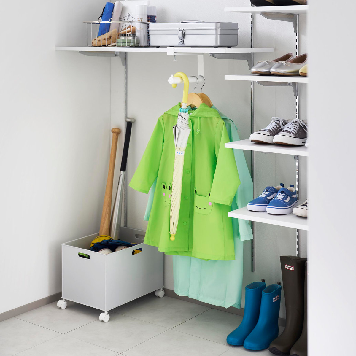 山崎実業 tower 下駄箱中ハンギング傘立て タワー ( 4903208100809 タワーシリーズ ハンギング傘立て 下駄箱中 ハンギング 傘立て 浮かせる収納 浮かせて収納 収納 傘 かさ立て 玄関 引っ掛ける かさ ) 【ホワイト】 ホワイト