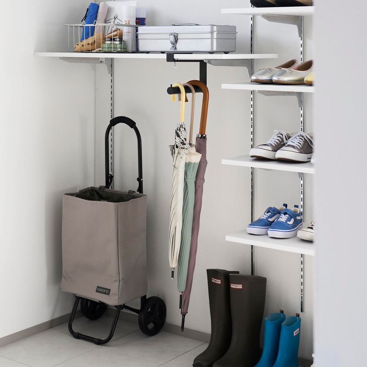 山崎実業 tower 下駄箱中ハンギング傘立て タワー ( 4903208100809 タワーシリーズ ハンギング傘立て 下駄箱中 ハンギング 傘立て 浮かせる収納 浮かせて収納 収納 傘 かさ立て 玄関 引っ掛ける かさ ) 【ホワイト】 ホワイト