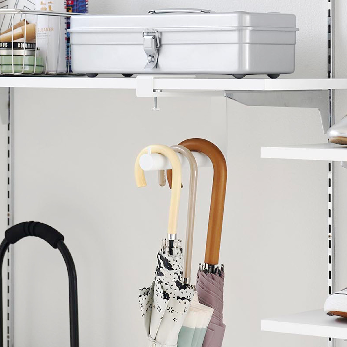 山崎実業 tower 下駄箱中ハンギング傘立て タワー ( 4903208100809 タワーシリーズ ハンギング傘立て 下駄箱中 ハンギング 傘立て 浮かせる収納 浮かせて収納 収納 傘 かさ立て 玄関 引っ掛ける かさ ) 【ホワイト】 ホワイト