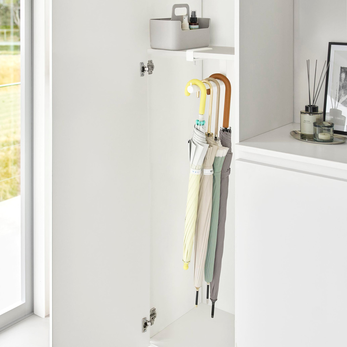山崎実業 tower 下駄箱中ハンギング傘立て タワー ( 4903208100809 タワーシリーズ ハンギング傘立て 下駄箱中 ハンギング 傘立て 浮かせる収納 浮かせて収納 収納 傘 かさ立て 玄関 引っ掛ける かさ ) 【ホワイト】 ホワイト