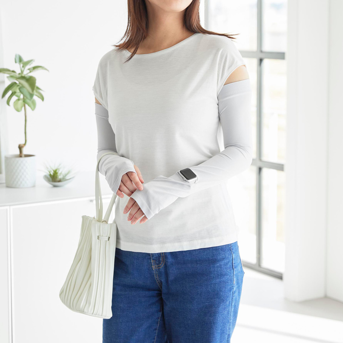 山崎実業 tower リバーシブルで使えるアームカバー タワー ( 4903208102117 タワーシリーズ アームカバー リバーシブル 接触冷感 UVカット UVカット機能付き ロングアームカバー 時計用スリット 手袋 日焼け防止 ひんやり素材 ) 【ブラック】 ブラック