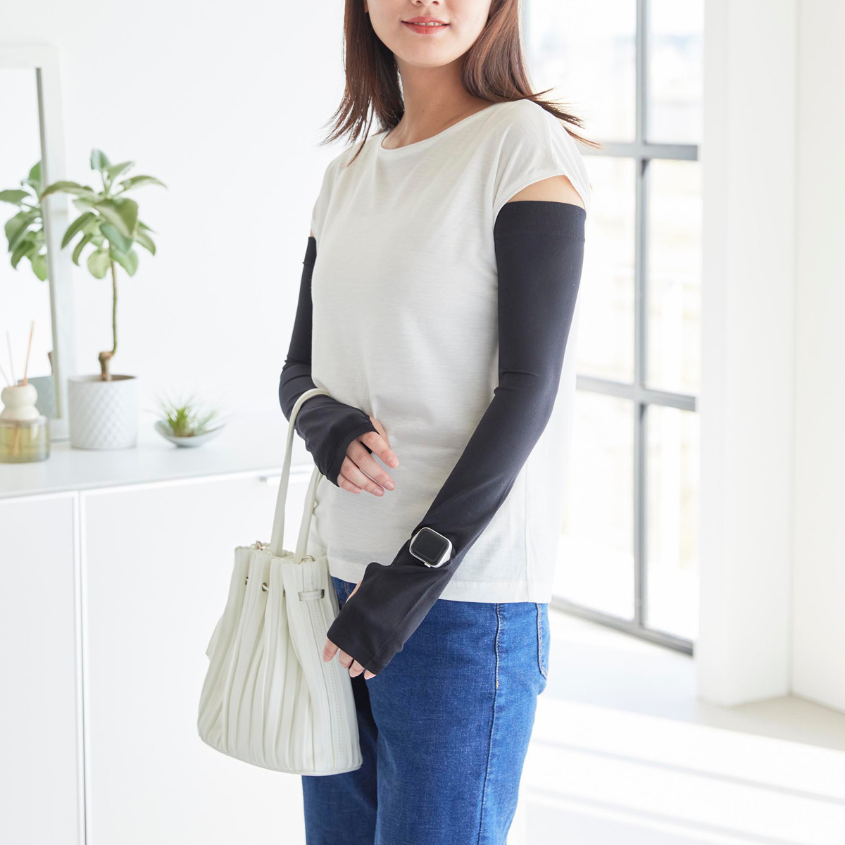 山崎実業 tower リバーシブルで使えるアームカバー タワー ( 4903208102117 タワーシリーズ アームカバー リバーシブル 接触冷感 UVカット UVカット機能付き ロングアームカバー 時計用スリット 手袋 日焼け防止 ひんやり素材 ) 【ブラック】 ブラック