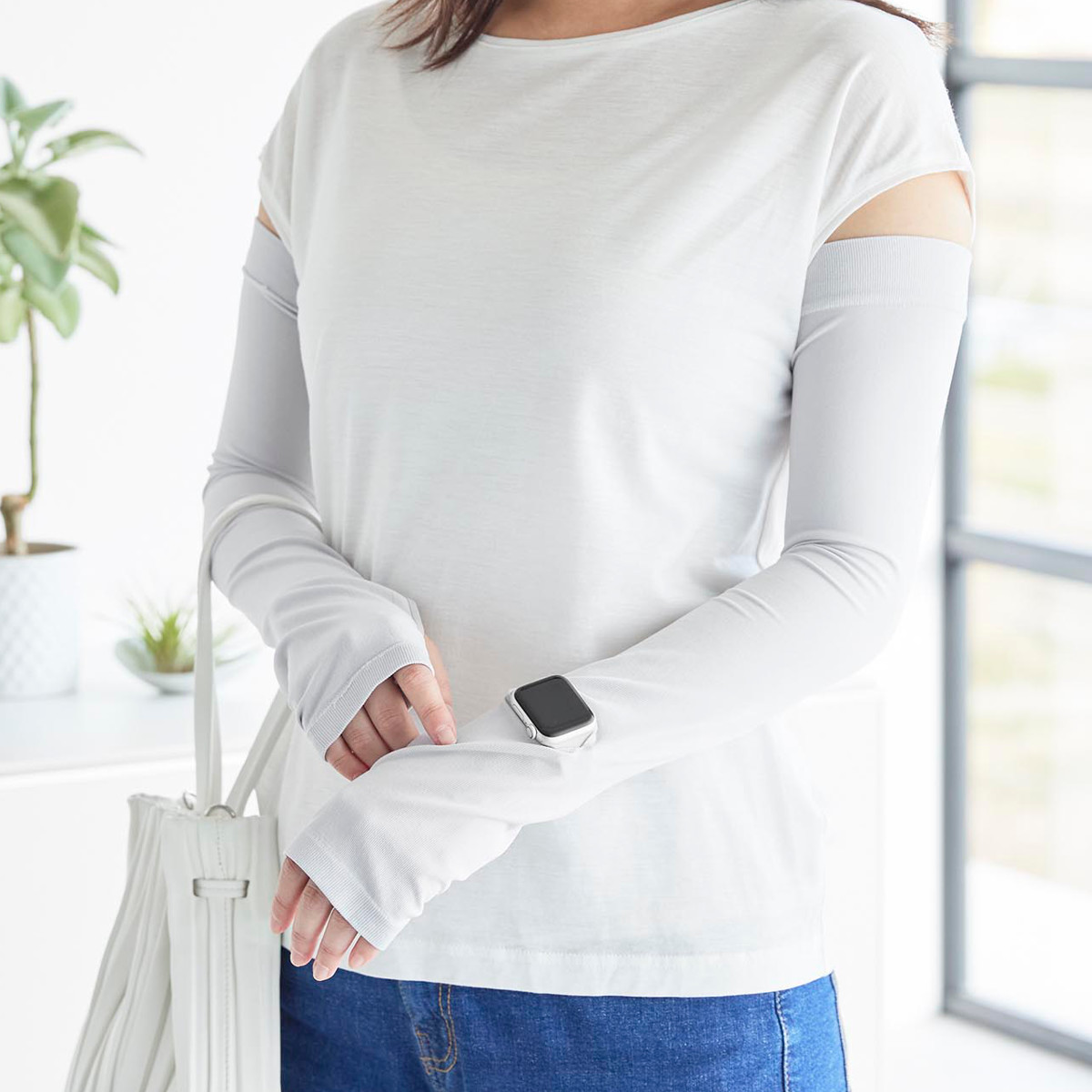 山崎実業 tower リバーシブルで使えるアームカバー タワー ( 4903208102117 タワーシリーズ アームカバー リバーシブル 接触冷感 UVカット UVカット機能付き ロングアームカバー 時計用スリット 手袋 日焼け防止 ひんやり素材 ) 【ブラック】 ブラック