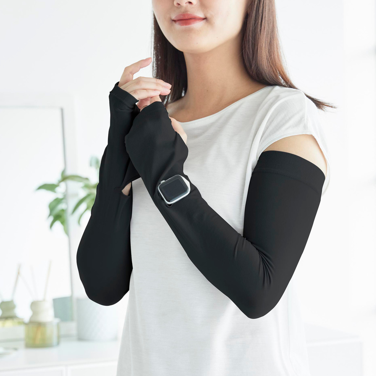 山崎実業 tower リバーシブルで使えるアームカバー タワー ( 4903208102117 タワーシリーズ アームカバー リバーシブル 接触冷感 UVカット UVカット機能付き ロングアームカバー 時計用スリット 手袋 日焼け防止 ひんやり素材 ) 【ブラック】 ブラック