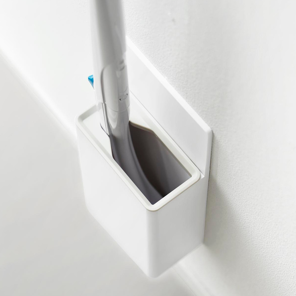 山崎実業 Plate ウォール流せるトイレブラシホルダー プレート 石こうボード壁対応 ホワイト ( 4903208100311 プレートシリーズ 流せるトイレブラシホルダー 流せるトイレブラシ ホルダー 石こうボード 壁面収納 石こうボード壁 )