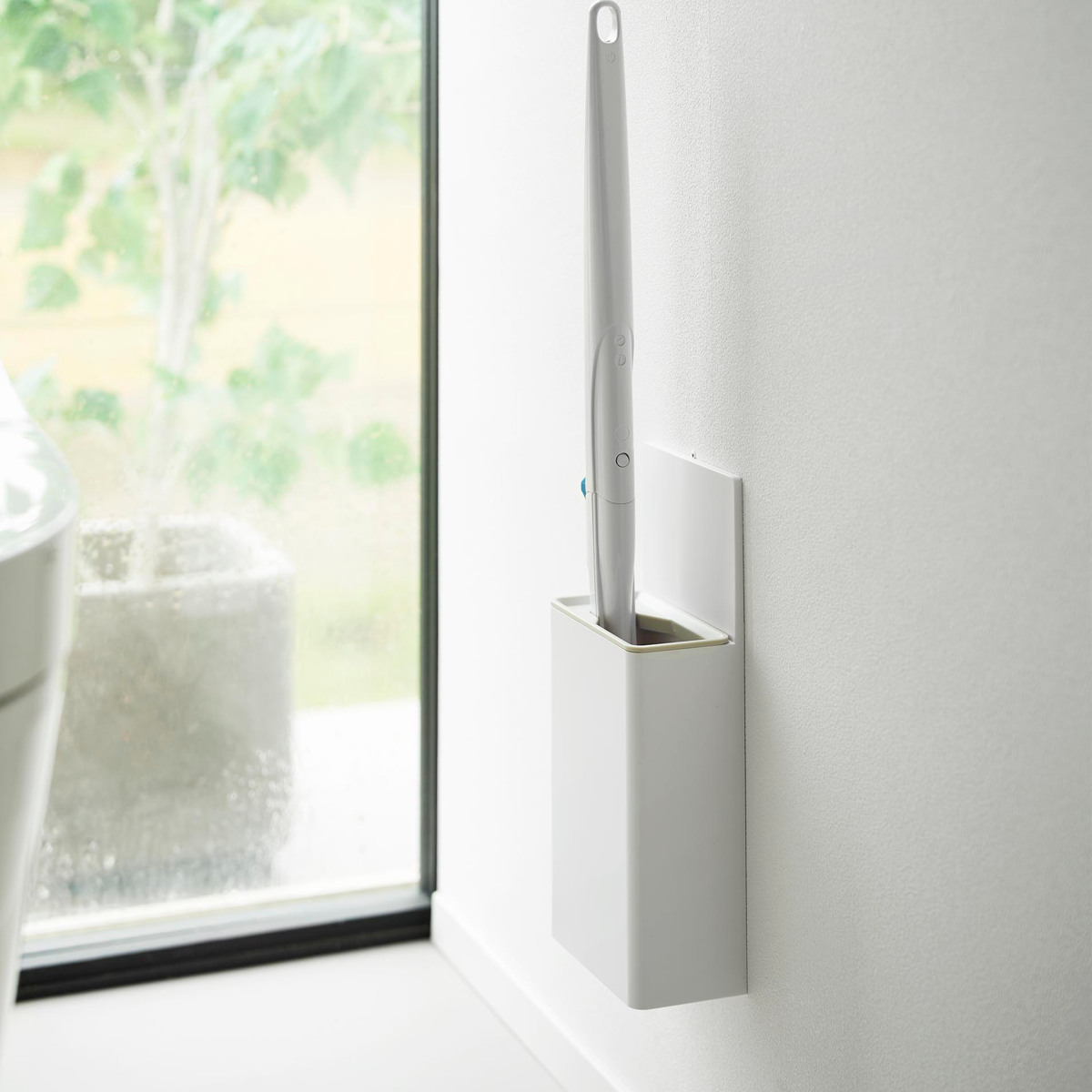 山崎実業 Plate ウォール流せるトイレブラシホルダー プレート 石こうボード壁対応 ホワイト ( 4903208100311 プレートシリーズ 流せるトイレブラシホルダー 流せるトイレブラシ ホルダー 石こうボード 壁面収納 石こうボード壁 )