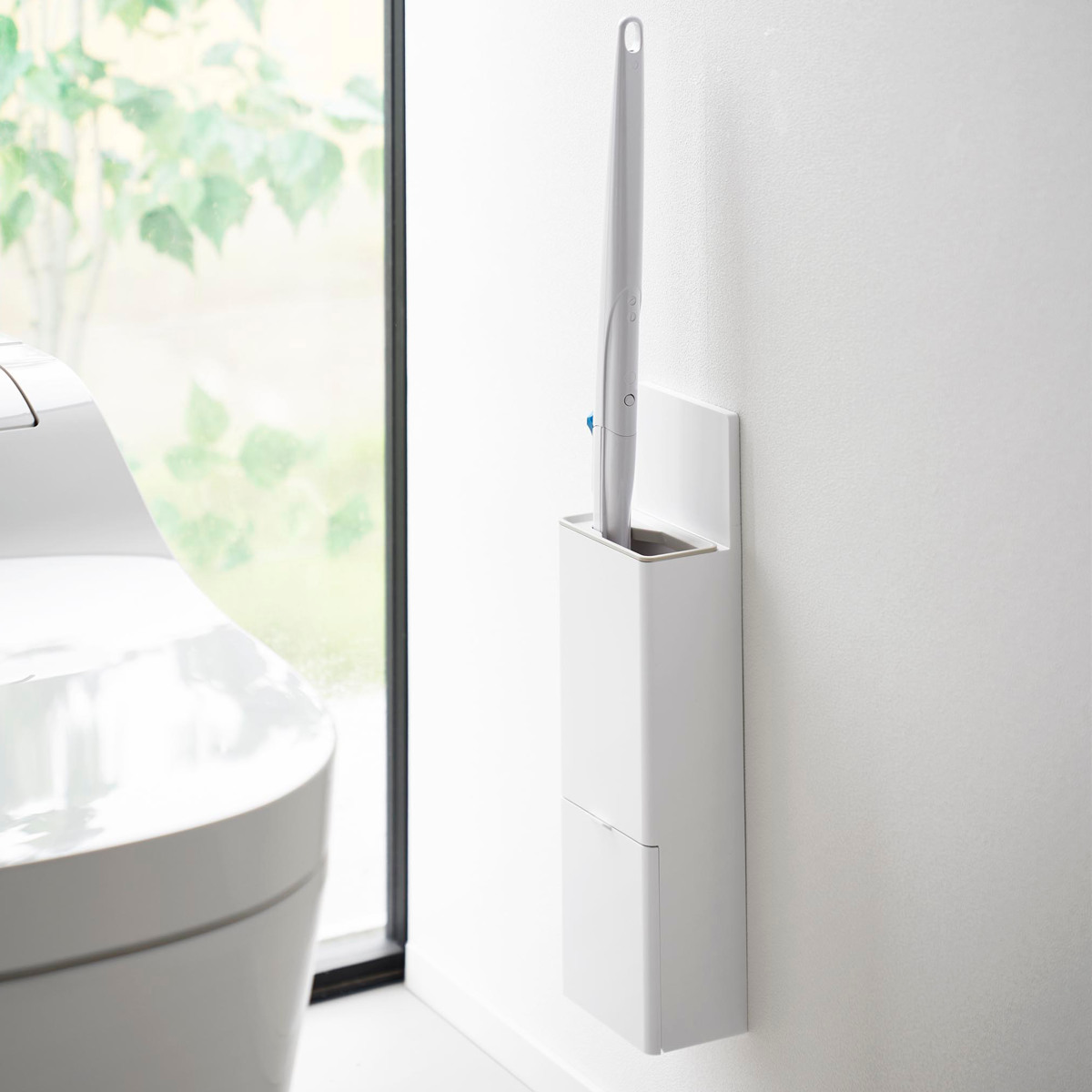 山崎実業 Plate ウォール替えブラシ収納付き流せるトイレブラシホルダー プレート 石こうボード壁対応 ホワイト ( 4903208100328 プレートシリーズ ブラシ収納付き 石こうボード壁 替えブラシ収納付き ブラシホルダー )