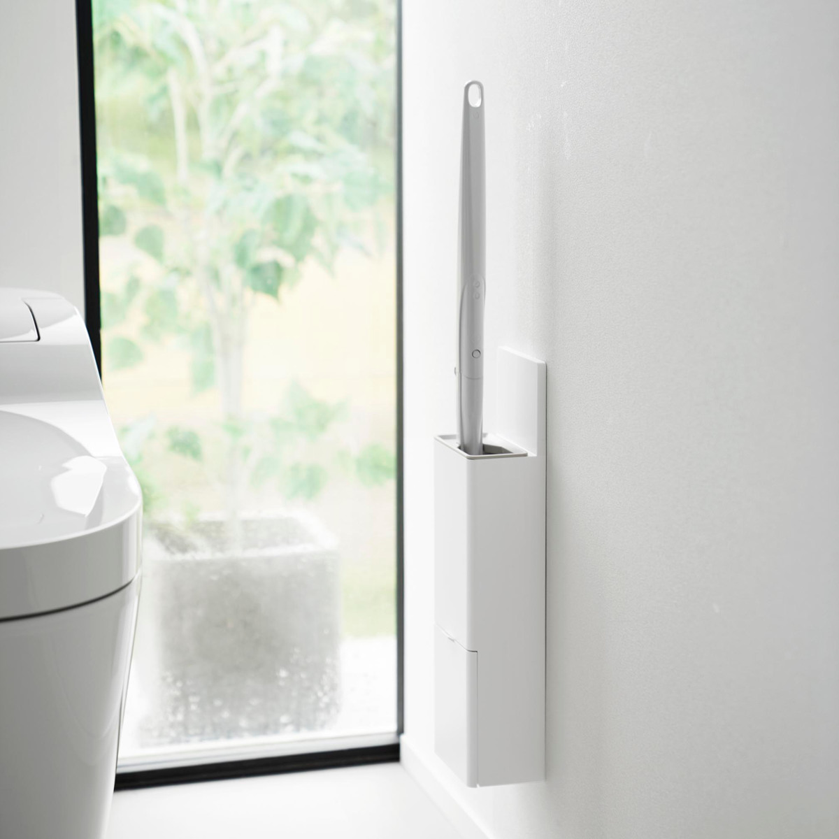 山崎実業 Plate ウォール替えブラシ収納付き流せるトイレブラシホルダー プレート 石こうボード壁対応 ホワイト ( 4903208100328 プレートシリーズ ブラシ収納付き 石こうボード壁 替えブラシ収納付き ブラシホルダー )