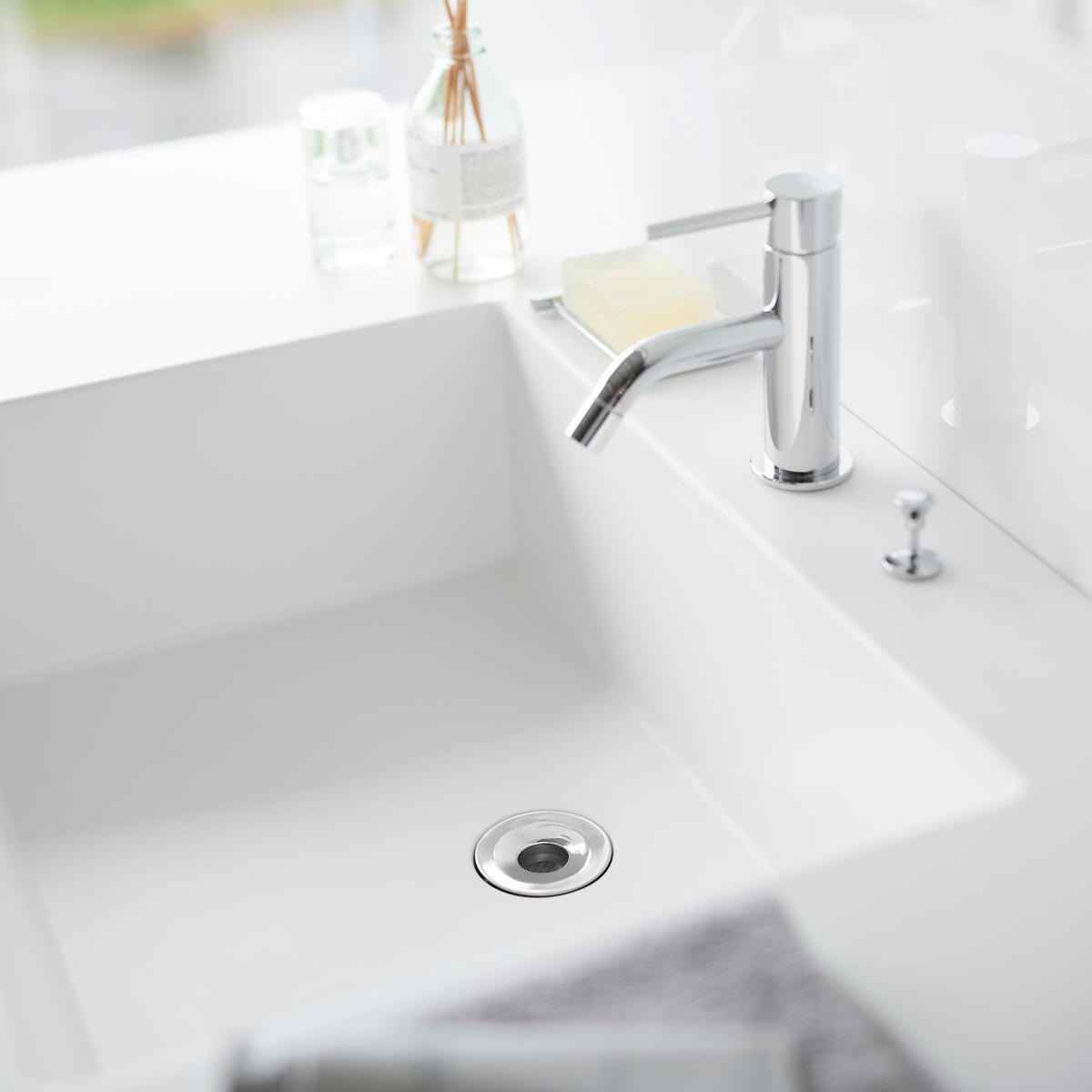 山崎実業 tower 洗面排水口ゴミ受けネットホルダー タワー シルバー ( 4903208016810 タワーシリーズ ゴミ受けネットホルダー 洗面排水口 ゴミ受け ネットホルダー ゴミ受けネット 排水口ネットホルダー ステンレス )