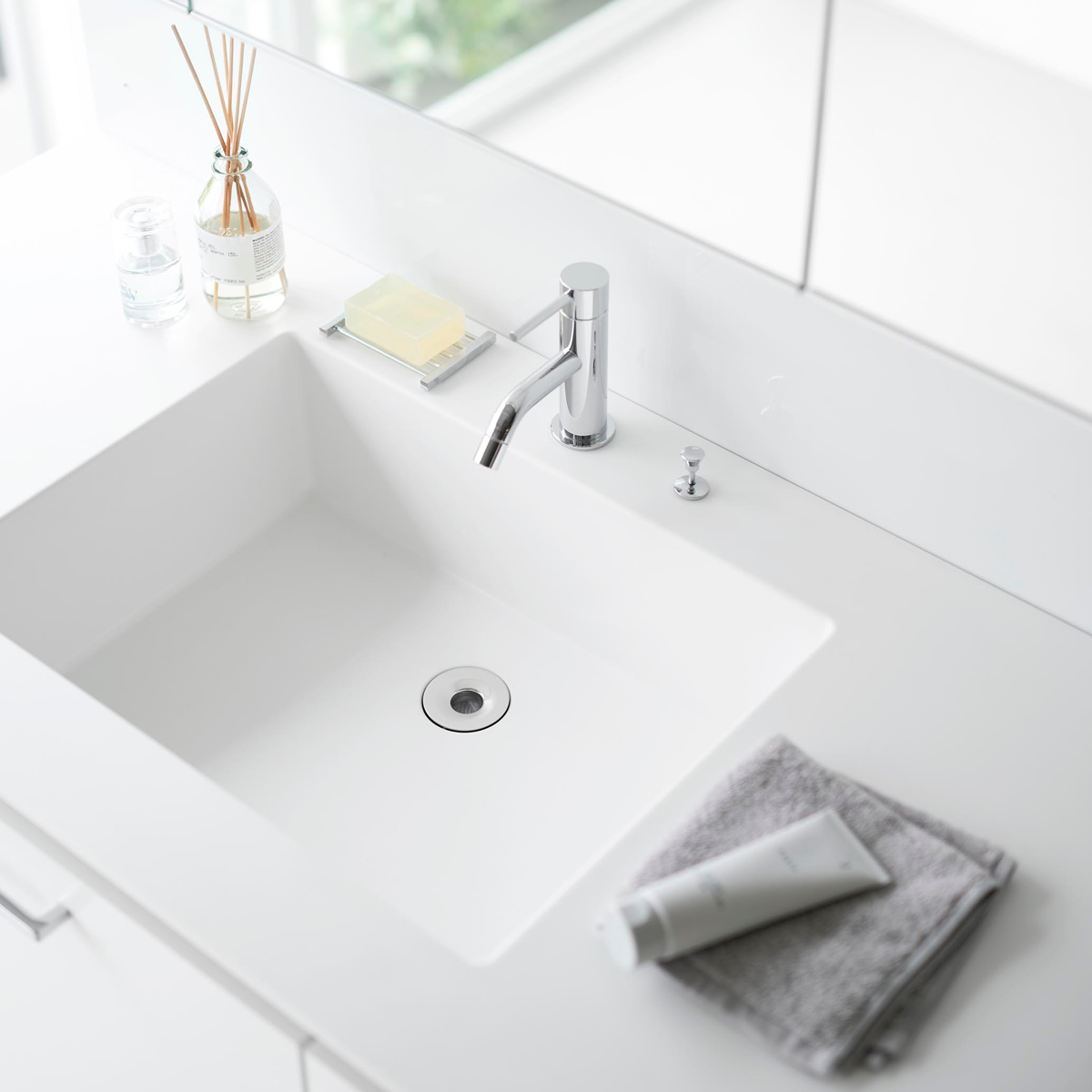 山崎実業 tower 洗面排水口ゴミ受けネットホルダー タワー シルバー ( 4903208016810 タワーシリーズ ゴミ受けネットホルダー 洗面排水口 ゴミ受け ネットホルダー ゴミ受けネット 排水口ネットホルダー ステンレス )