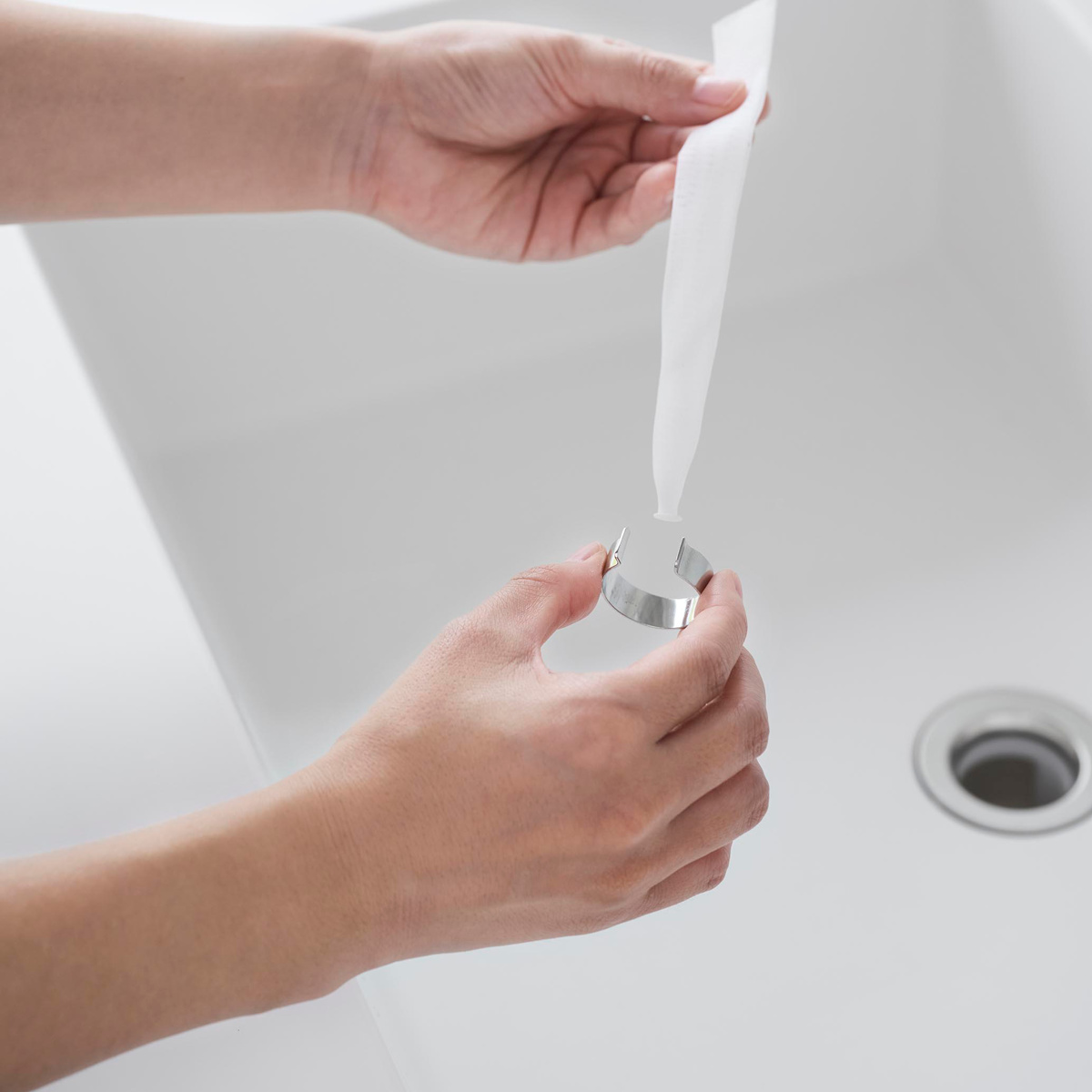 山崎実業 tower 洗面排水口ゴミ受けネットホルダー タワー シルバー ( 4903208016810 タワーシリーズ ゴミ受けネットホルダー 洗面排水口 ゴミ受け ネットホルダー ゴミ受けネット 排水口ネットホルダー ステンレス )