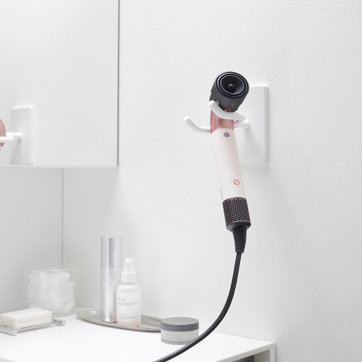 山崎実業 tower ウォール角度調節ドライヤーホルダー タワー 石こうボード壁対応 ( 4903208101042 タワーシリーズ 角度調節ドライヤーホルダー 角度調節可能 石こうボード壁 ドライヤーホルダー ハンズフリー ) 【ブラック】 ブラック