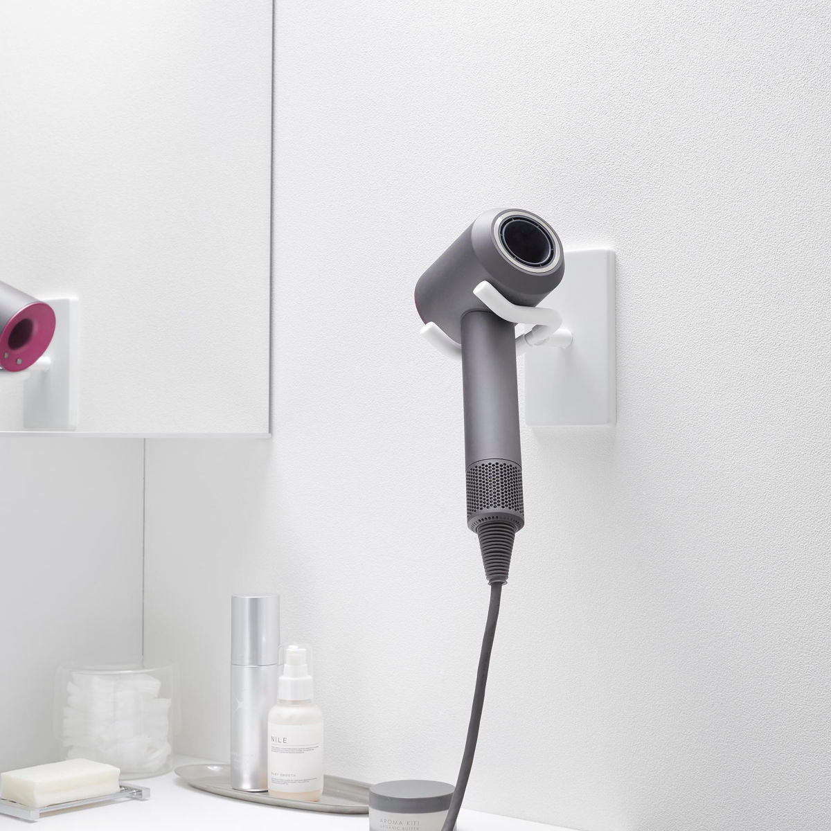 山崎実業 tower ウォール角度調節ドライヤーホルダー タワー 石こうボード壁対応 ( 4903208101042 タワーシリーズ 角度調節ドライヤーホルダー 角度調節可能 石こうボード壁 ドライヤーホルダー ハンズフリー ) 【ブラック】 ブラック