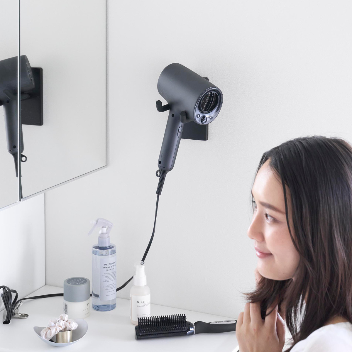 山崎実業 tower ウォール角度調節ドライヤーホルダー タワー 石こうボード壁対応 ( 4903208101042 タワーシリーズ 角度調節ドライヤーホルダー 角度調節可能 石こうボード壁 ドライヤーホルダー ハンズフリー ) 【ブラック】 ブラック