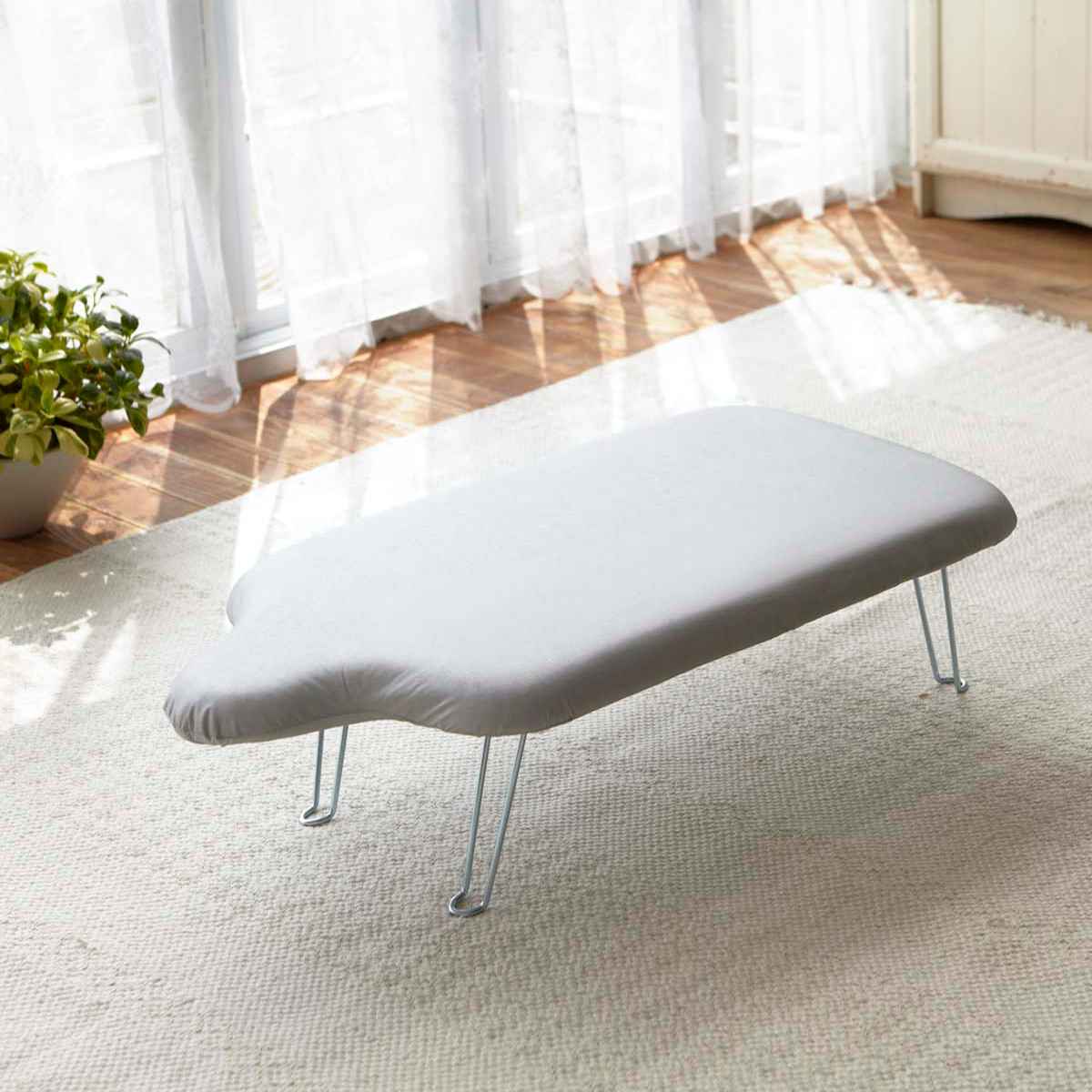 アイロン台 軽量人体型 アルミコート フック付き ( アイロン掛け 人体型 ハンガーフック アイロン 台 人型 作業台 スチールメッシュ構造 アルミ 軽量 ハンガー フック クローゼット 収納 山崎実業 山実 )