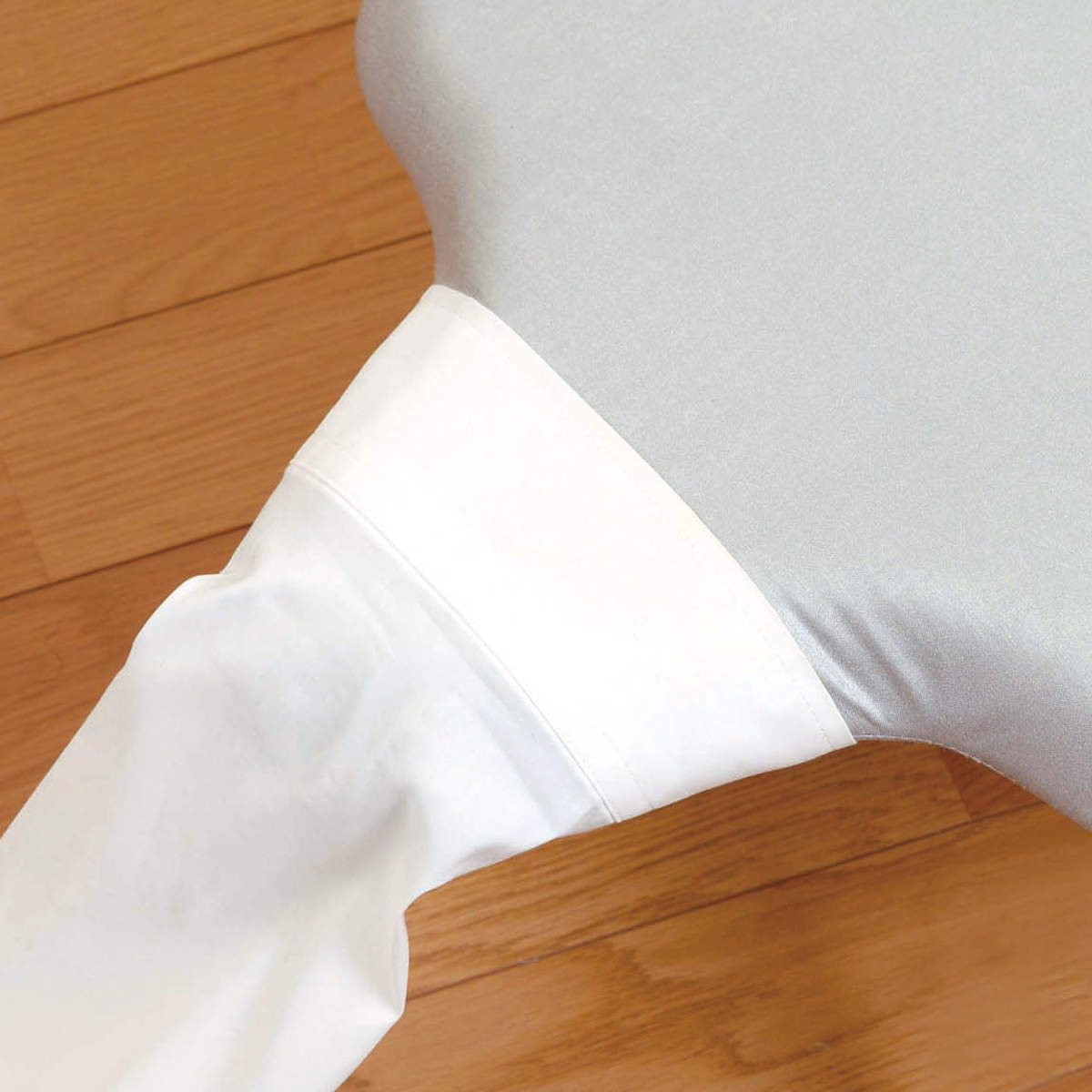 アイロン台 軽量人体型 アルミコート フック付き ( アイロン掛け 人体型 ハンガーフック アイロン 台 人型 作業台 スチールメッシュ構造 アルミ 軽量 ハンガー フック クローゼット 収納 山崎実業 山実 )