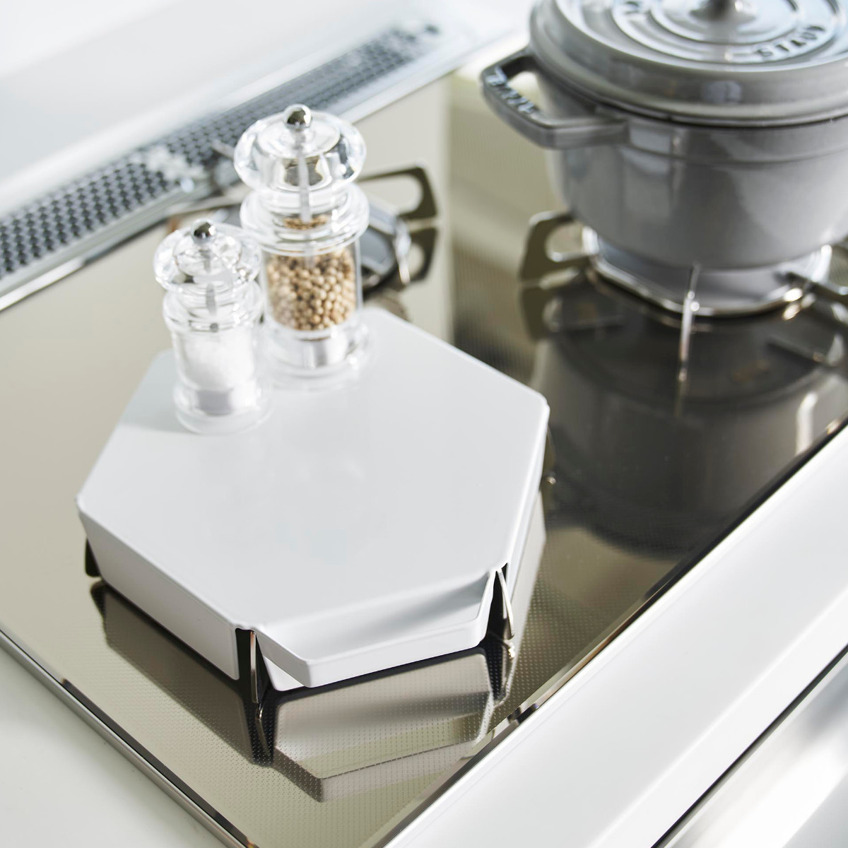 山崎実業 tower 立てて置ける五徳カバー タワー 2個セット ( 4903208014137 タワーシリーズ 五徳カバー コンロカバー ガスコンロカバー カバー コンロ用カバー コンパクト レンジカバー 2個 ) 【ホワイト】 ホワイト