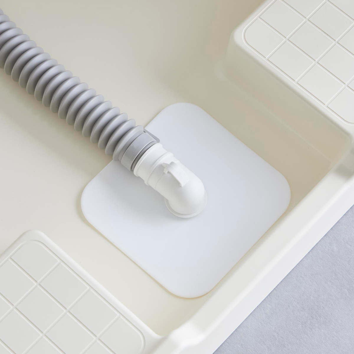 山崎実業 plate 洗濯機排水トラップホコリ防止カバー プレート 3個セット ( 4903208014236 プレートシリーズ 排水トラップ ホコリ防止カバー ホコリ防止 カバー 洗濯機排水カバー トラップカバー 洗濯機 洗濯機排水トラップ 3個 )