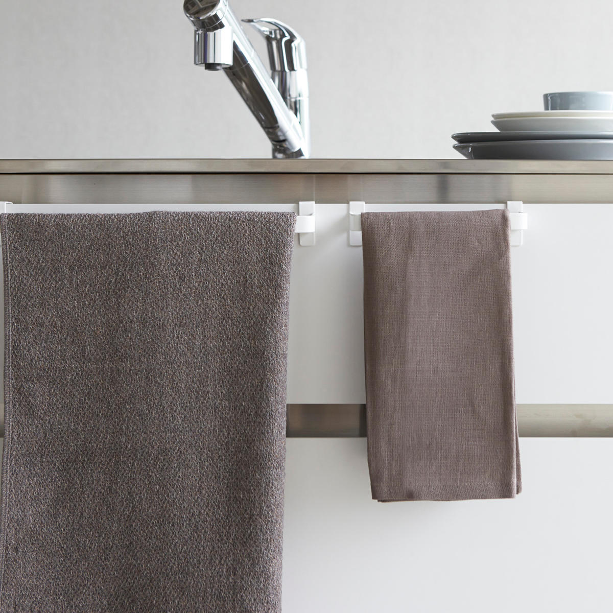 山崎実業 Plate タオルハンガー プレート ワイド ( 4903208027946 プレートシリーズ タオルバー ふきん掛け タオルホルダー 引っ掛け ドア用 タオル ハンガー キッチン収納 キッチンハンガー キッチン 収納 大きめ )