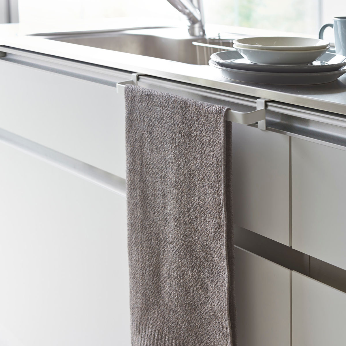 山崎実業 Plate タオルハンガー プレート ワイド ( 4903208027946 プレートシリーズ タオルバー ふきん掛け タオルホルダー 引っ掛け ドア用 タオル ハンガー キッチン収納 キッチンハンガー キッチン 収納 大きめ )