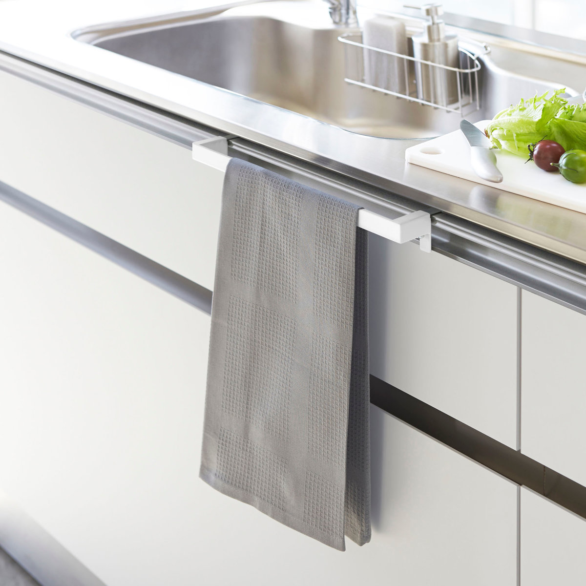 山崎実業 Plate タオルハンガーバー プレート ワイド ( 4903208047494 プレートシリーズ タオルバー ふきん掛け タオルホルダー 引っ掛け ドア用 タオル ハンガー キッチン収納 キッチンハンガー キッチン 収納 大きめ )