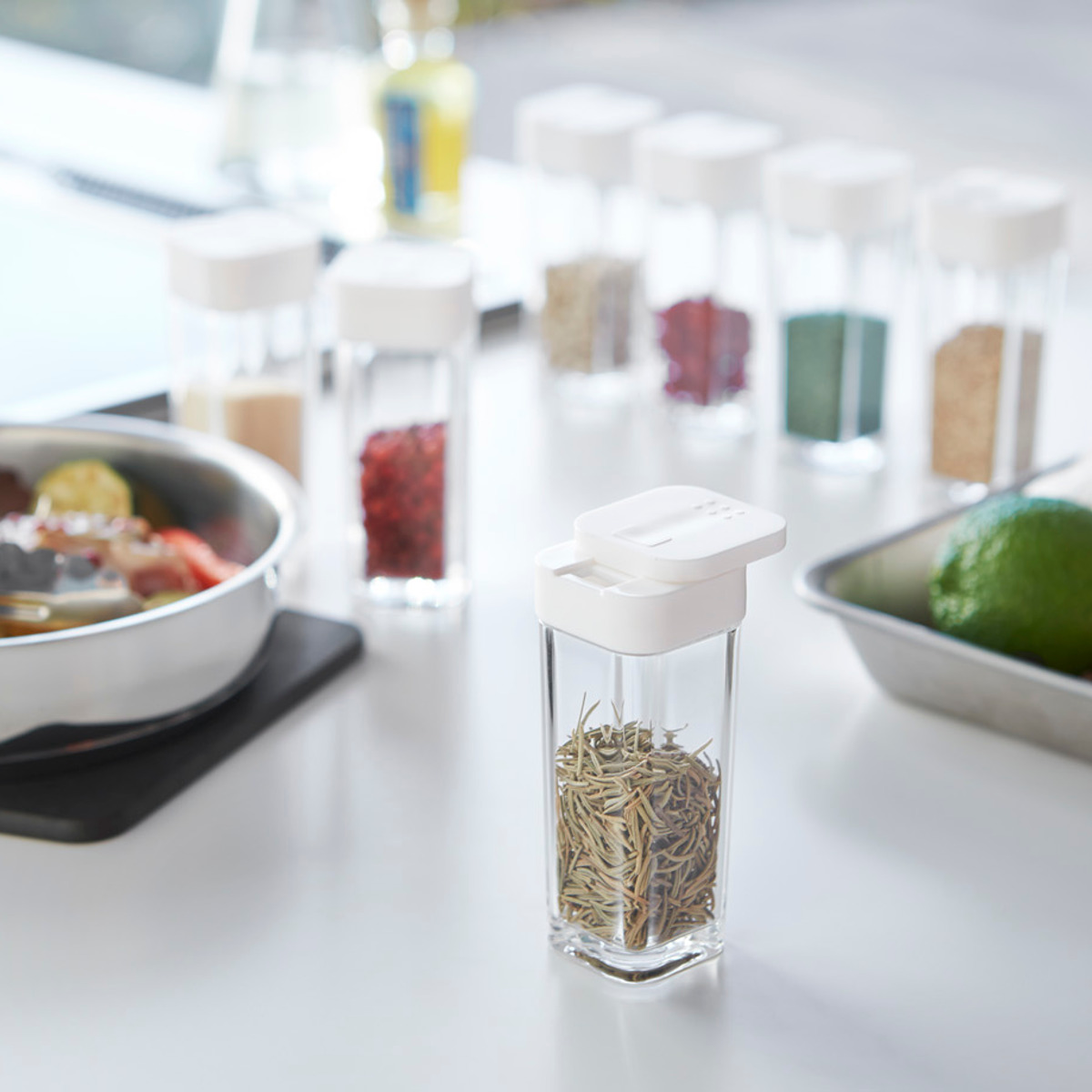 山崎実業 AQUA スパイスボトル アクア ( 4903208028806 アクアシリーズ 調味料入れ 調味料ボトル 調味料容器 スパイス ボトル 片手 スライド 調味料 容器 保存 )