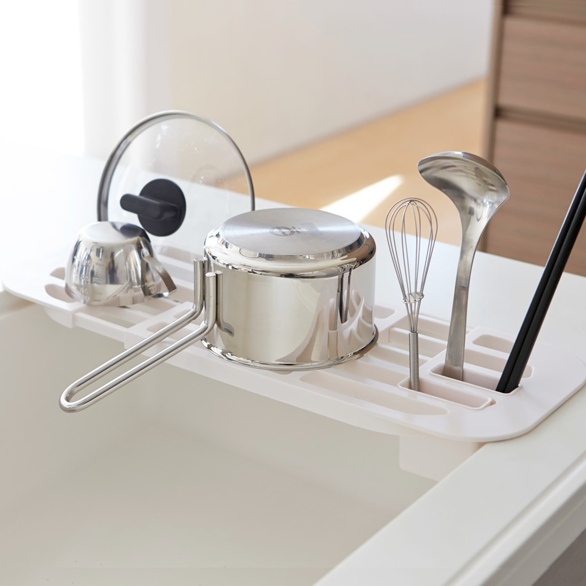 山崎実業 AQUA 伸縮水切りラック アクア ( 4903208028950 アクアシリーズ 水切りラック 伸縮式水切りラック 水切りトレー 水切りトレイ ディッシュラック ディッシュスタンド 皿立て キッチン 収納 食器 皿 乾燥 シンク上 )