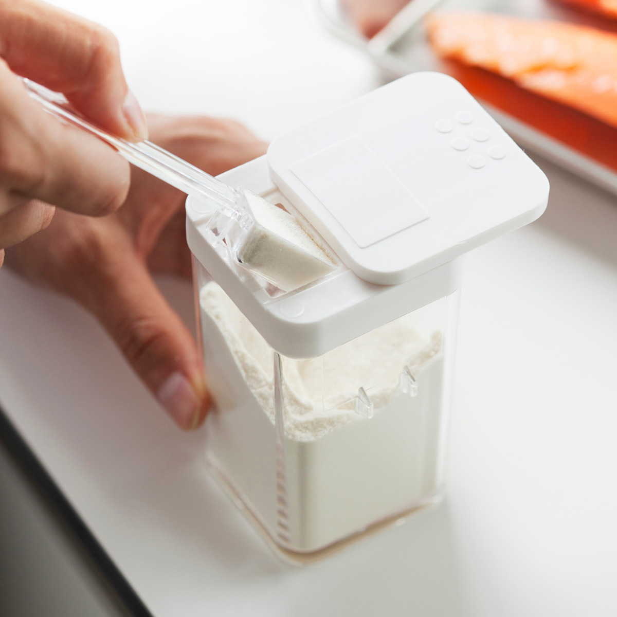 山崎実業 AQUA 小麦粉&スパイスボトル アクア ( 4903208032315 アクアシリーズ 小麦粉ボトル スパイスボトル 調味料ボトル 調味料容器 調味料ケース 調味料ストッカー スパイス ボトル 片手 スライド 調味料 スプーン付き )