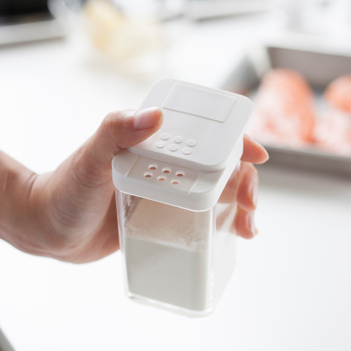 山崎実業 AQUA 小麦粉&スパイスボトル アクア ( 4903208032315 アクアシリーズ 小麦粉ボトル スパイスボトル 調味料ボトル 調味料容器 調味料ケース 調味料ストッカー スパイス ボトル 片手 スライド 調味料 スプーン付き )