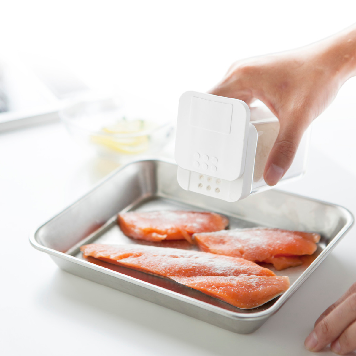 山崎実業 AQUA 小麦粉&スパイスボトル アクア ( 4903208032315 アクアシリーズ 小麦粉ボトル スパイスボトル 調味料ボトル 調味料容器 調味料ケース 調味料ストッカー スパイス ボトル 片手 スライド 調味料 スプーン付き )