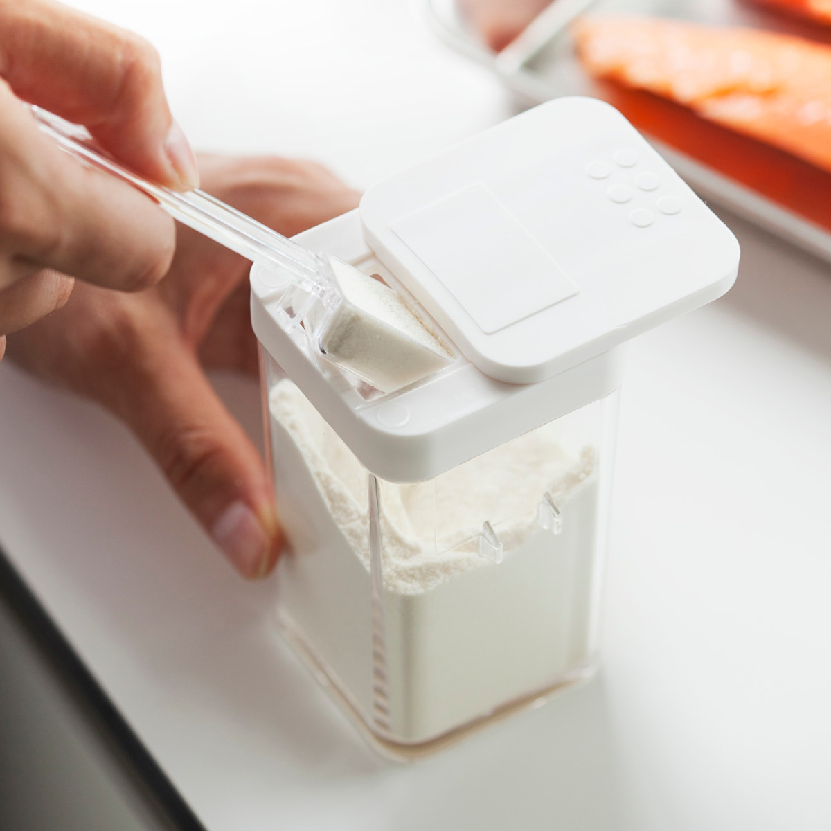 山崎実業 AQUA 小麦粉&スパイスボトル アクア ( 4903208032315 アクアシリーズ 小麦粉ボトル スパイスボトル 調味料ボトル 調味料容器 調味料ケース 調味料ストッカー スパイス ボトル 片手 スライド 調味料 スプーン付き )