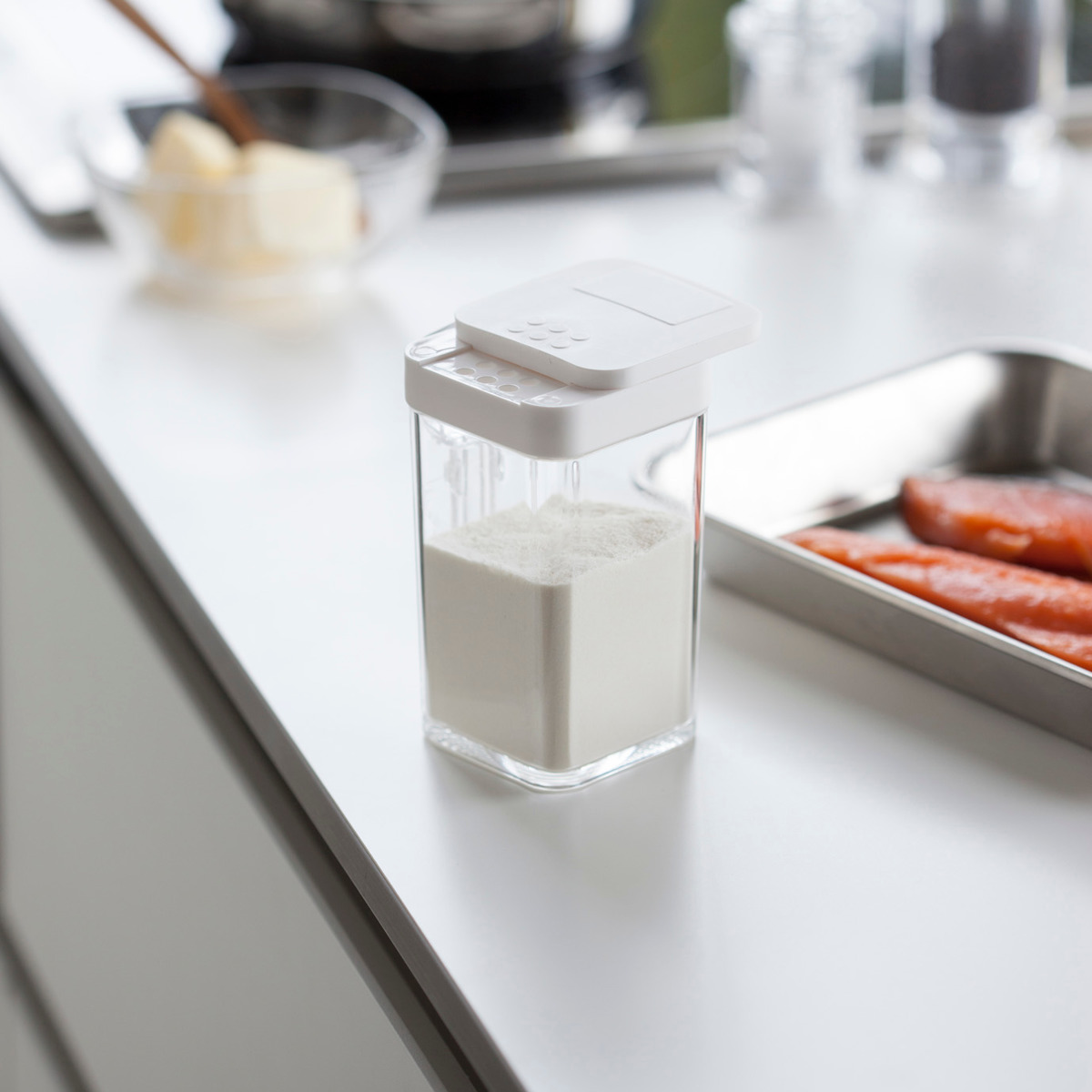 山崎実業 AQUA 小麦粉&スパイスボトル アクア ( 4903208032315 アクアシリーズ 小麦粉ボトル スパイスボトル 調味料ボトル 調味料容器 調味料ケース 調味料ストッカー スパイス ボトル 片手 スライド 調味料 スプーン付き )