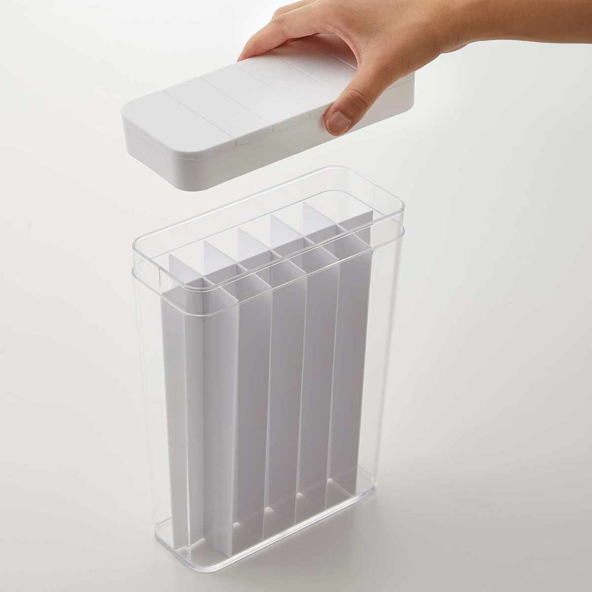 山崎実業 Plate 1合分別 冷蔵庫用米びつ プレート ホワイト ( 4903208038225 プレートシリーズ 米びつ 米櫃 ライスストッカー 計量 1.8kg 12合 1合分ずつ 分別 保存容器 こめびつ ライスボックス ストックケース ドアポケット用 )