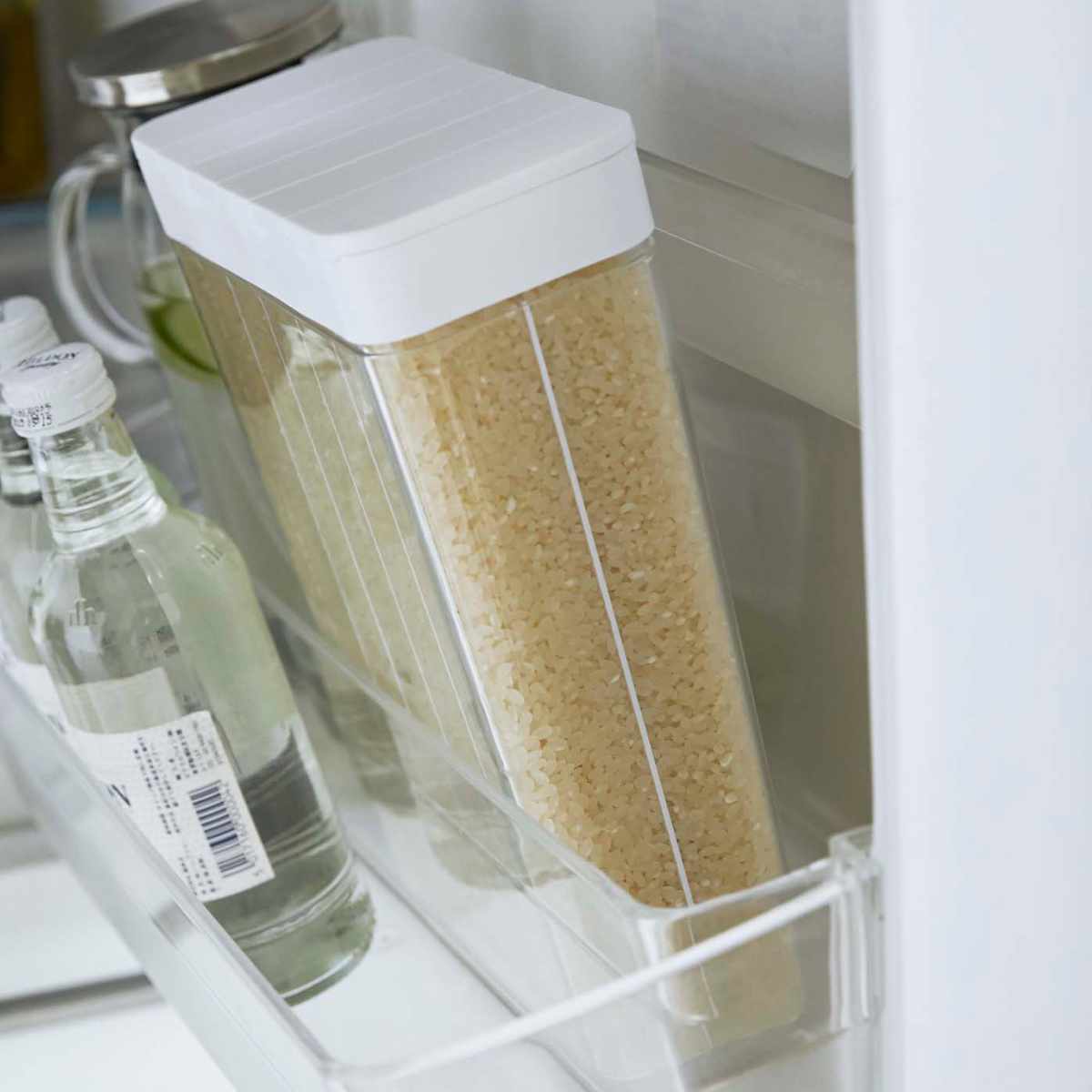 山崎実業 Plate 1合分別 冷蔵庫用米びつ プレート ホワイト ( 4903208038225 プレートシリーズ 米びつ 米櫃 ライスストッカー 計量 1.8kg 12合 1合分ずつ 分別 保存容器 こめびつ ライスボックス ストックケース ドアポケット用 )