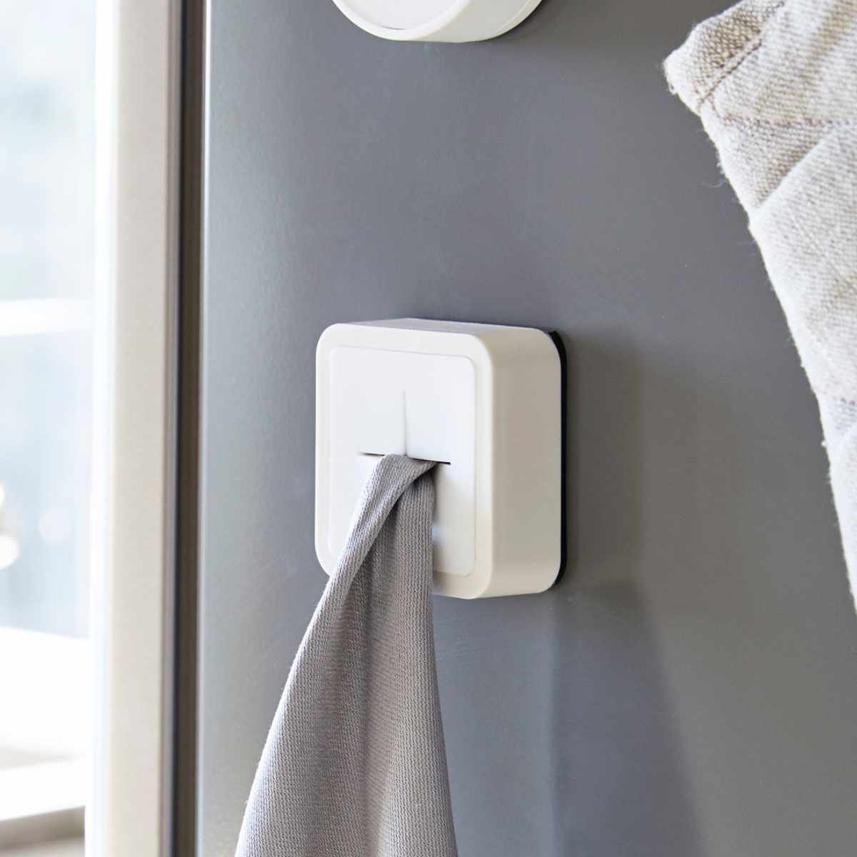 山崎実業 AQUA マグネットキッチンタオルホルダー アクア ホワイト ( 4903208041331 アクアシリーズ タオル掛け マグネット 冷蔵庫収納 タオルホルダー ふきん掛け キッチンタオルホルダー マグネットタイプ 磁石 タオルハンガー )