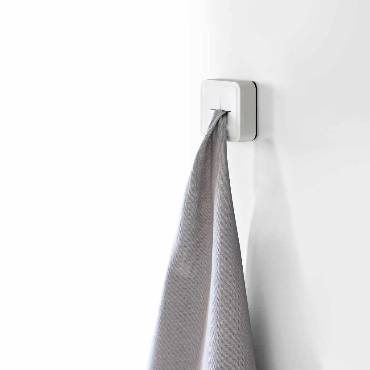 山崎実業 AQUA マグネットキッチンタオルホルダー アクア ホワイト ( 4903208041331 アクアシリーズ タオル掛け マグネット 冷蔵庫収納 タオルホルダー ふきん掛け キッチンタオルホルダー マグネットタイプ 磁石 タオルハンガー )