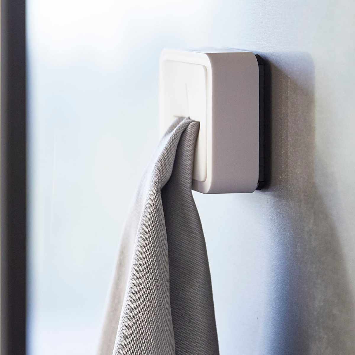 山崎実業 AQUA マグネットキッチンタオルホルダー アクア ホワイト ( 4903208041331 アクアシリーズ タオル掛け マグネット 冷蔵庫収納 タオルホルダー ふきん掛け キッチンタオルホルダー マグネットタイプ 磁石 タオルハンガー )