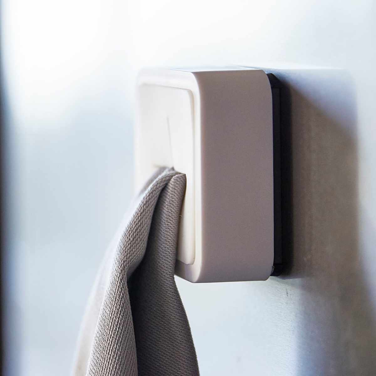 山崎実業 AQUA マグネットキッチンタオルホルダー アクア ホワイト ( 4903208041331 アクアシリーズ タオル掛け マグネット 冷蔵庫収納 タオルホルダー ふきん掛け キッチンタオルホルダー マグネットタイプ 磁石 タオルハンガー )