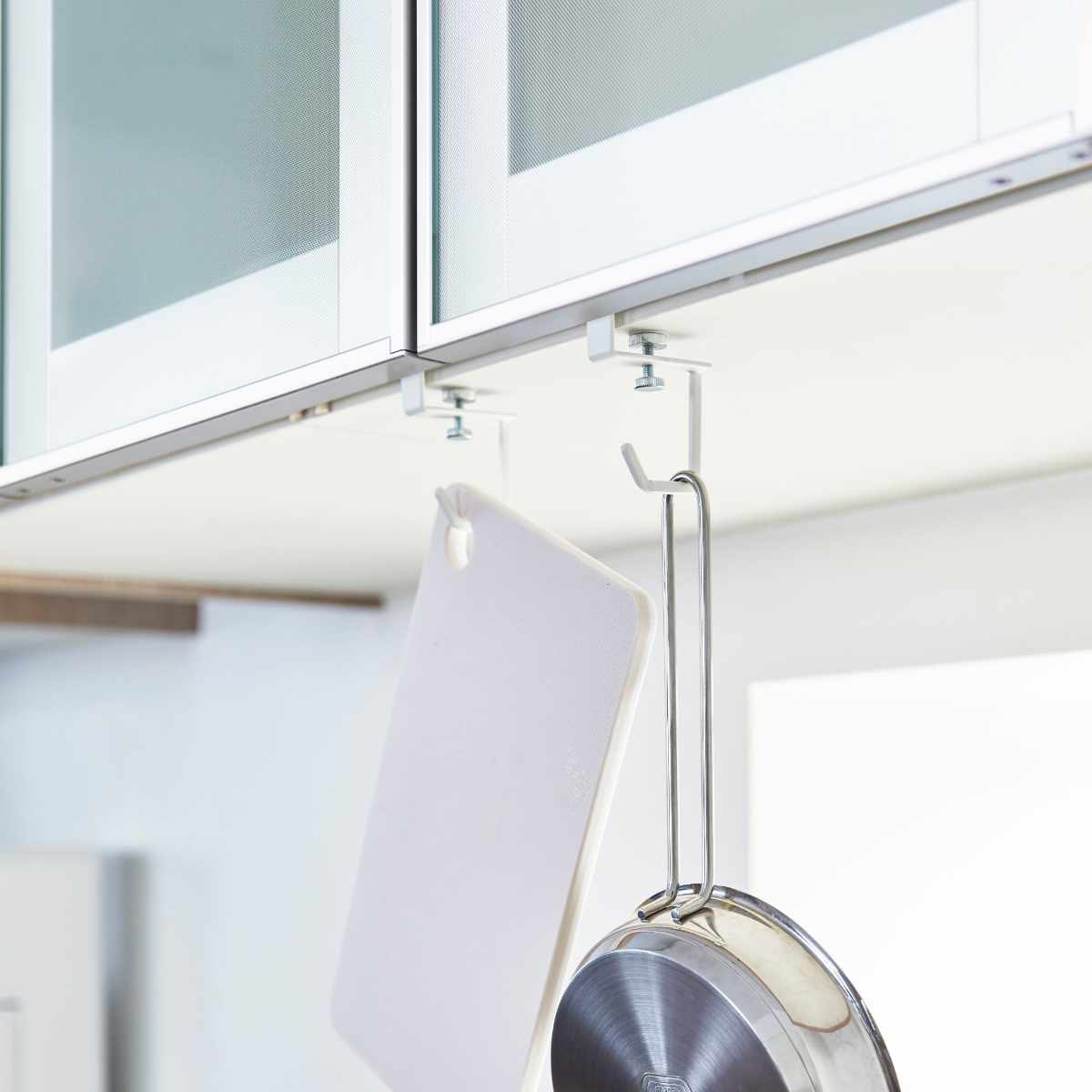 山崎実業 Plate 戸棚下ハンガー プレート 2個組 ホワイト ( 4903208047234 プレートシリーズ 戸棚下 ハンガー 2個 キッチンツールフック 戸棚下収納 吊戸棚ハンガー 吊戸棚収納 戸棚下フック )