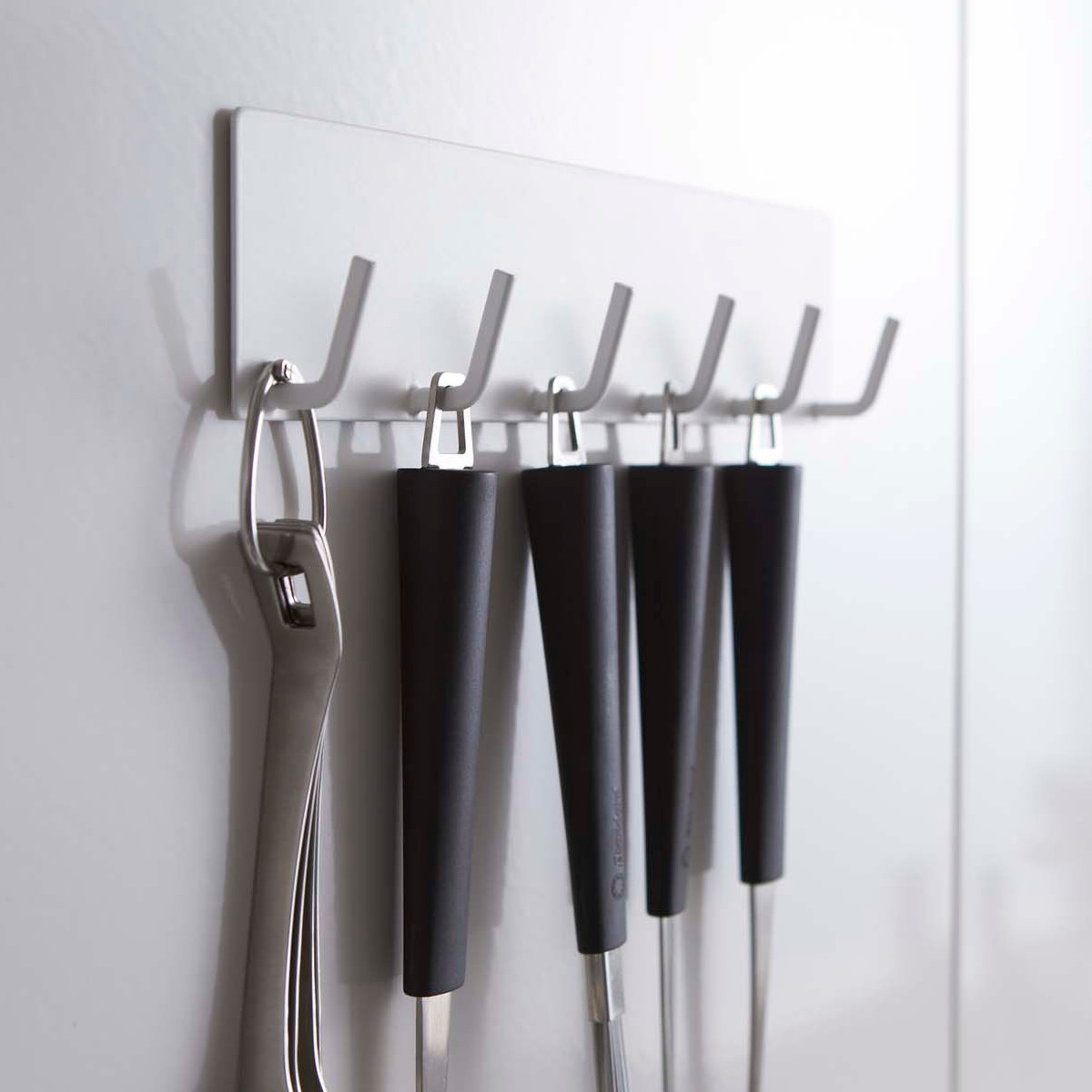 山崎実業 Plate マグネットキッチンツールフック プレート ホワイト ( 4903208024372 プレートシリーズ キッチンツールフック マグネット 磁石 キッチンフック 冷蔵庫収納 収納フック 6連 6連フック )