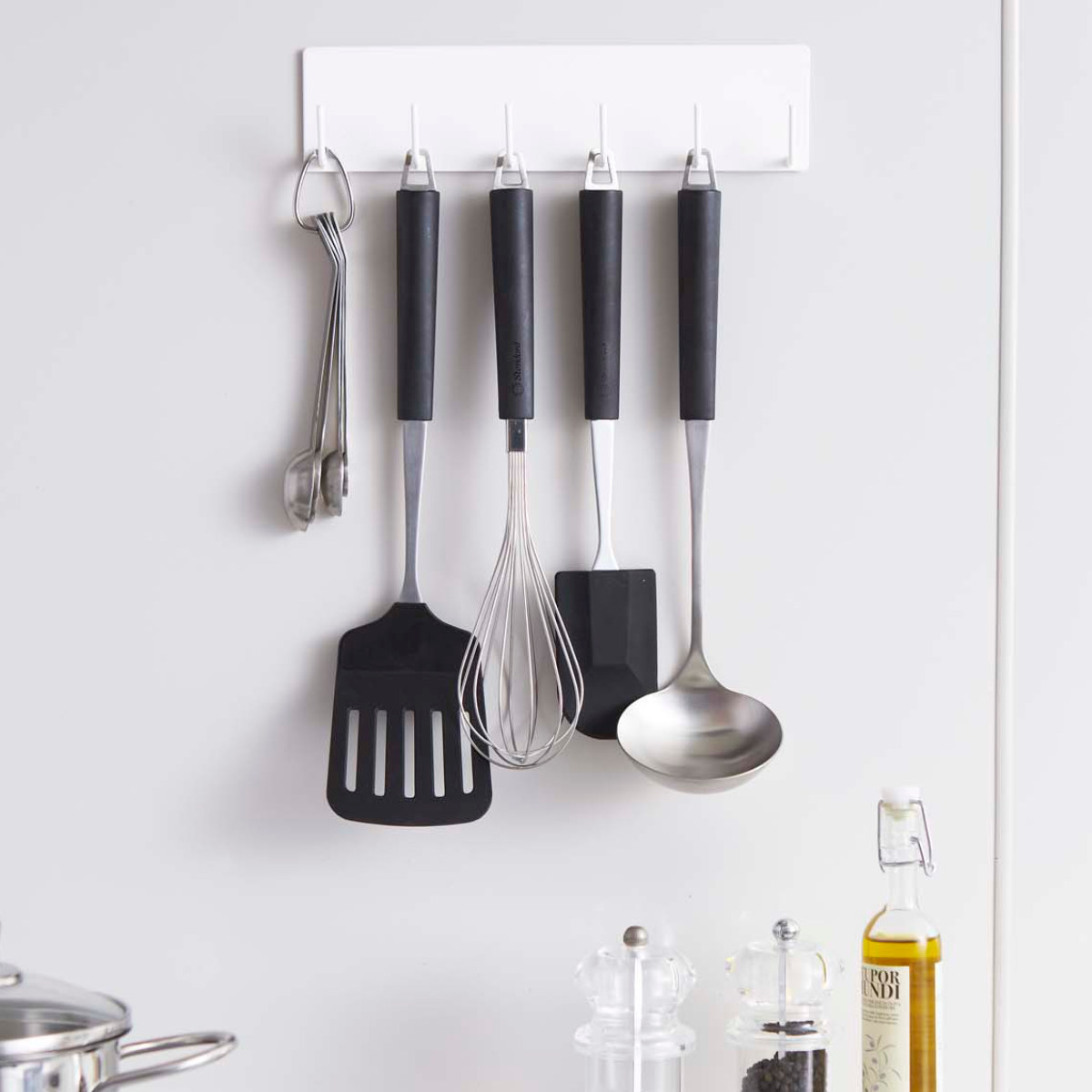 山崎実業 Plate マグネットキッチンツールフック プレート ホワイト ( 4903208024372 プレートシリーズ キッチンツールフック マグネット 磁石 キッチンフック 冷蔵庫収納 収納フック 6連 6連フック )